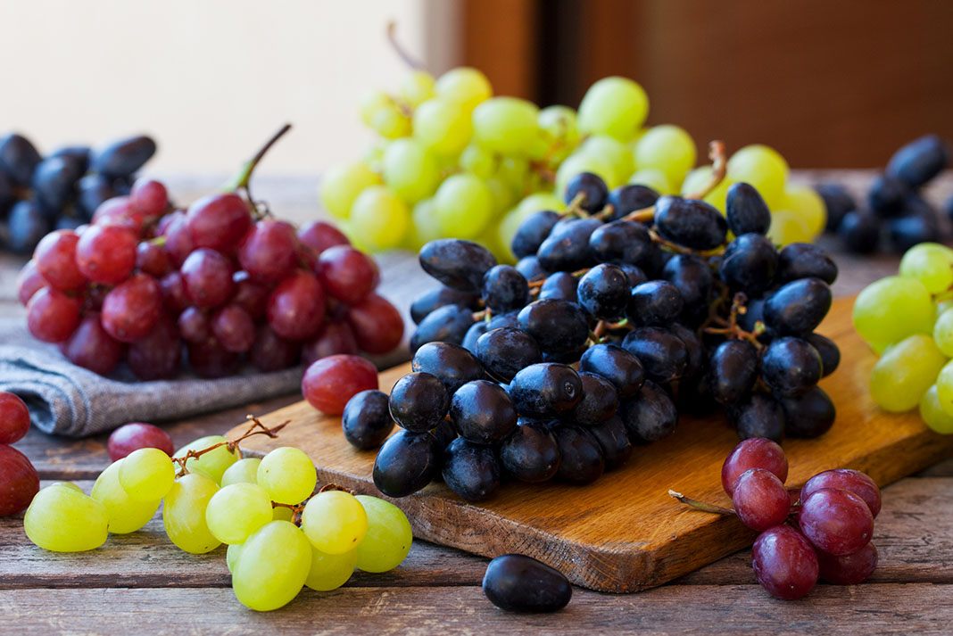 benefits-of-eating-grapes-at-night-newhealthbase